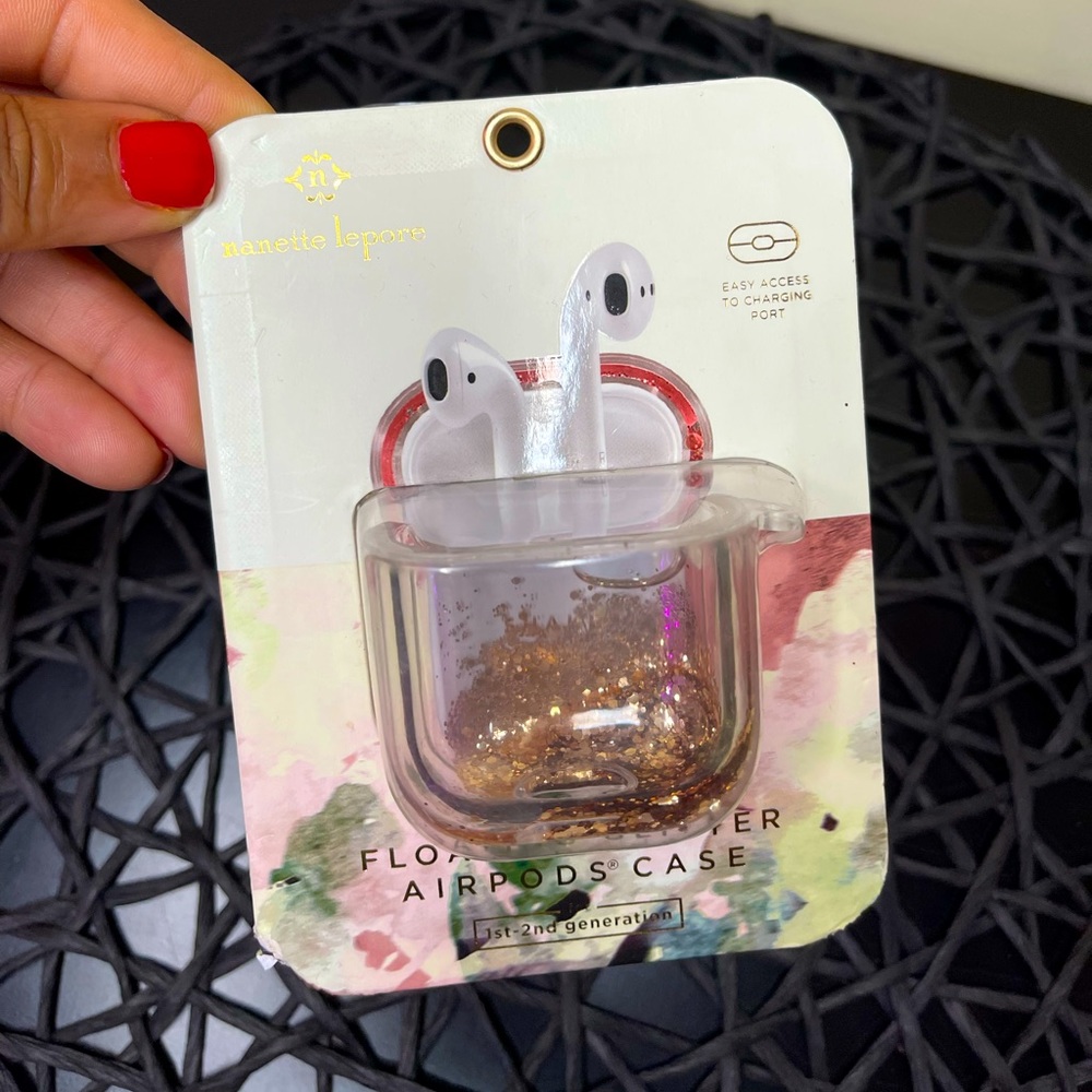NANETTE LEPORE Floating Glitter Air Pod Case